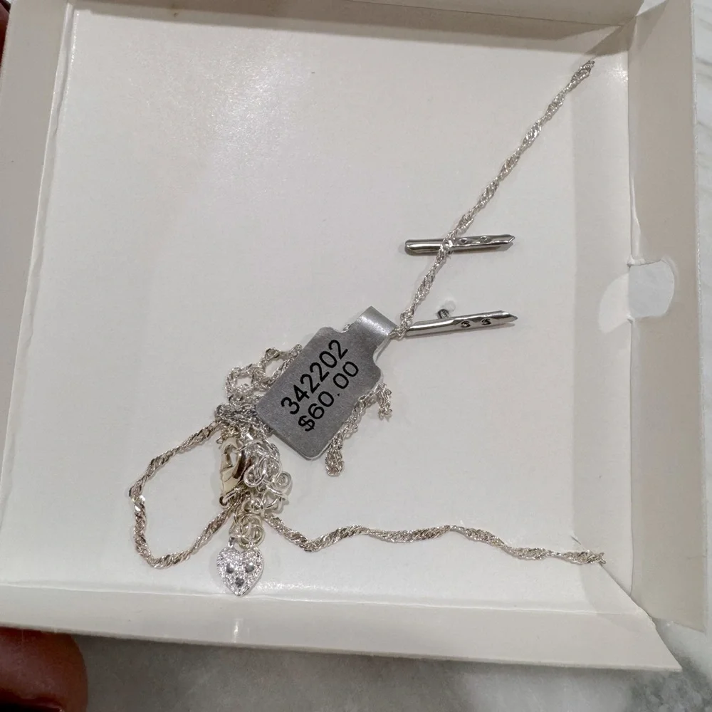 NIB Silver Heart grandmother Pendant Necklace - Picture 4 of 6